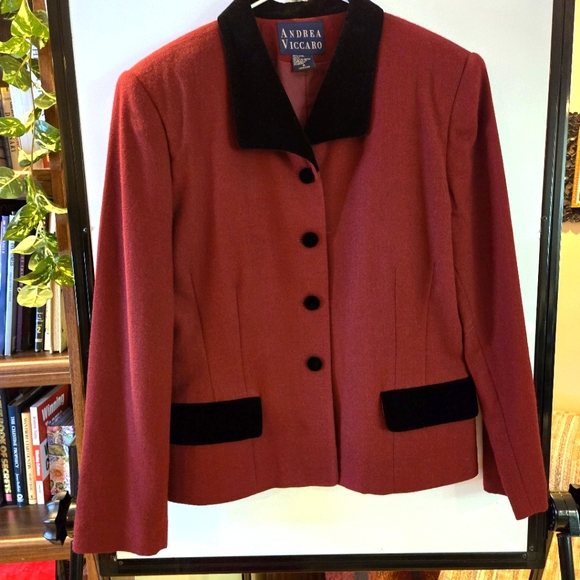 Andrea Viccaro Burgundy & Black Woman's Business Suit, Size 12/14 - Picture 9 of 12